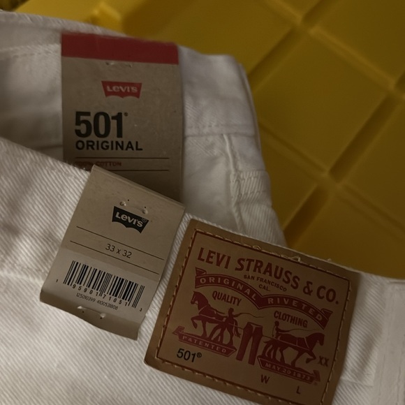 501 Levi white distressed jeans new with tags - Picture 7 of 7